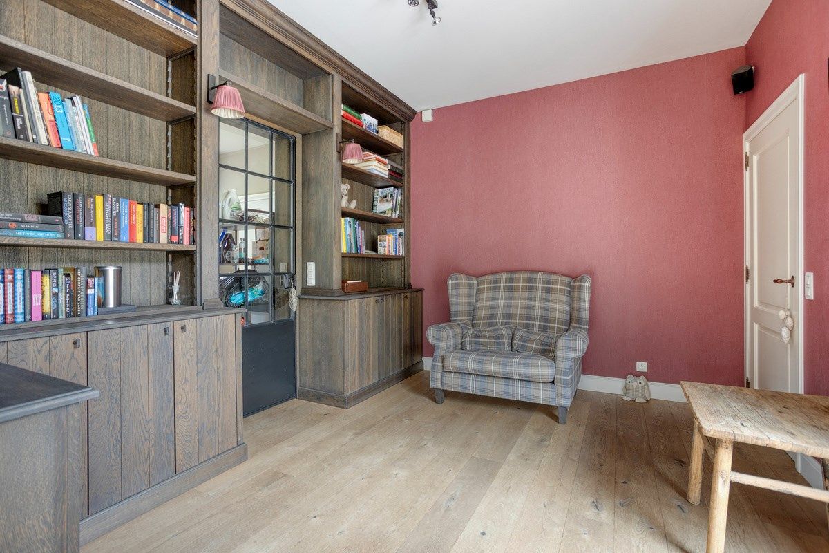 Exclusieve villa met oa 5 slaapkamers en verwarmde zwemvijver  op 2.070 m². foto 8