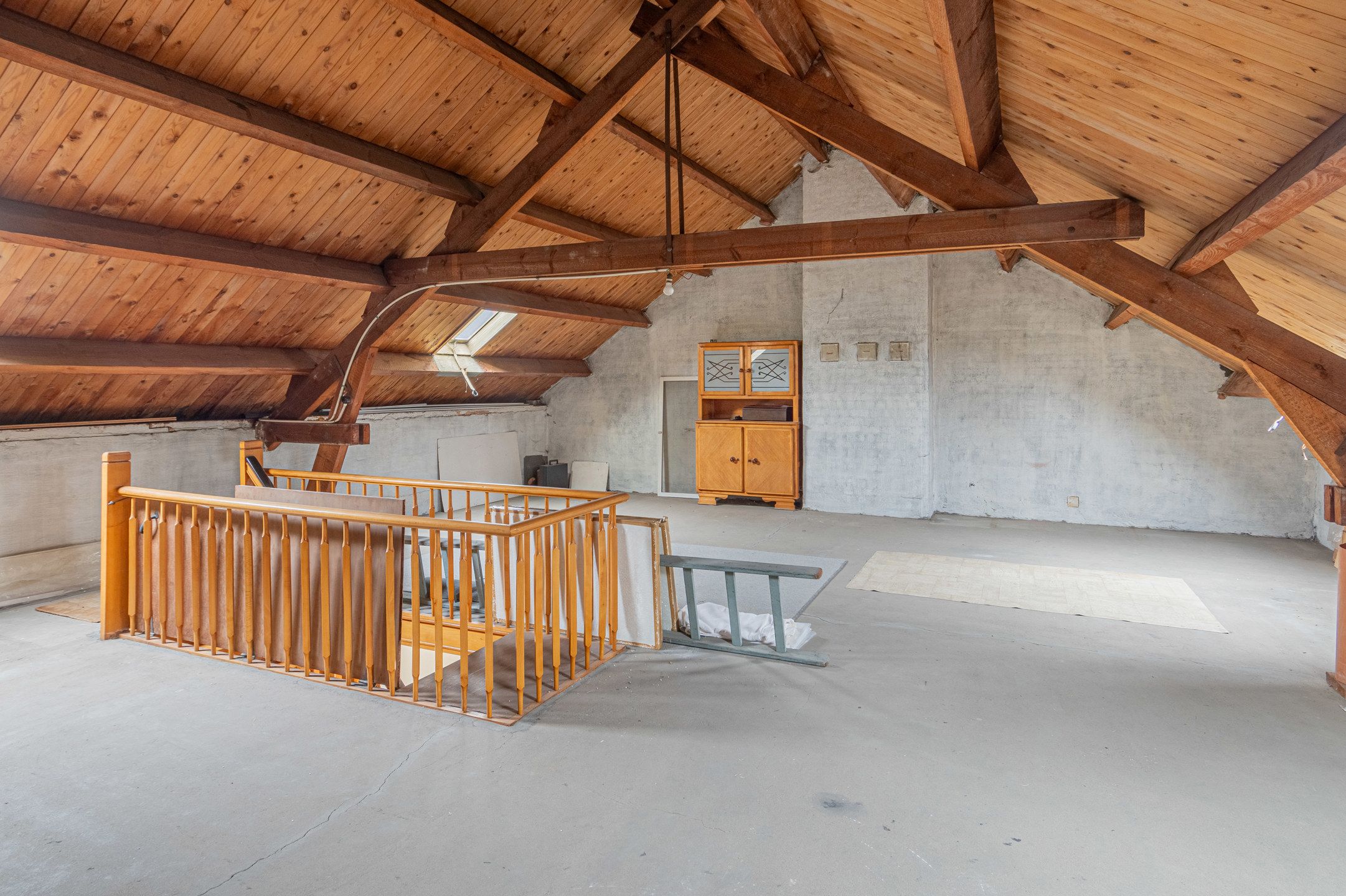 Ruime op te frissen woning met garage en tuin  foto 16