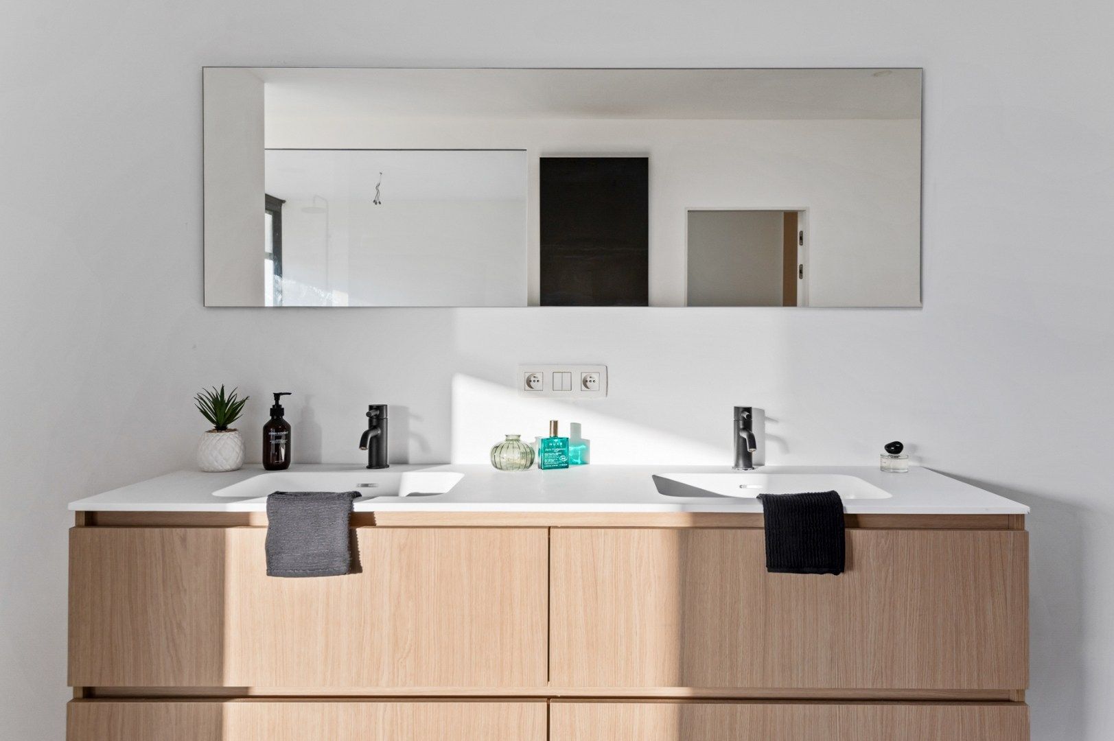 Volledig gerenoveerde woning van 197 m² met 2 à 3 slaapkamers te Wilrijk! foto 13