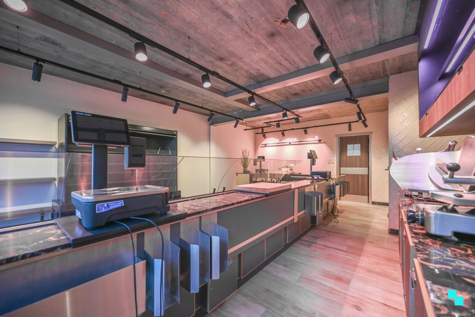 Woning met handelsruimte foto 12