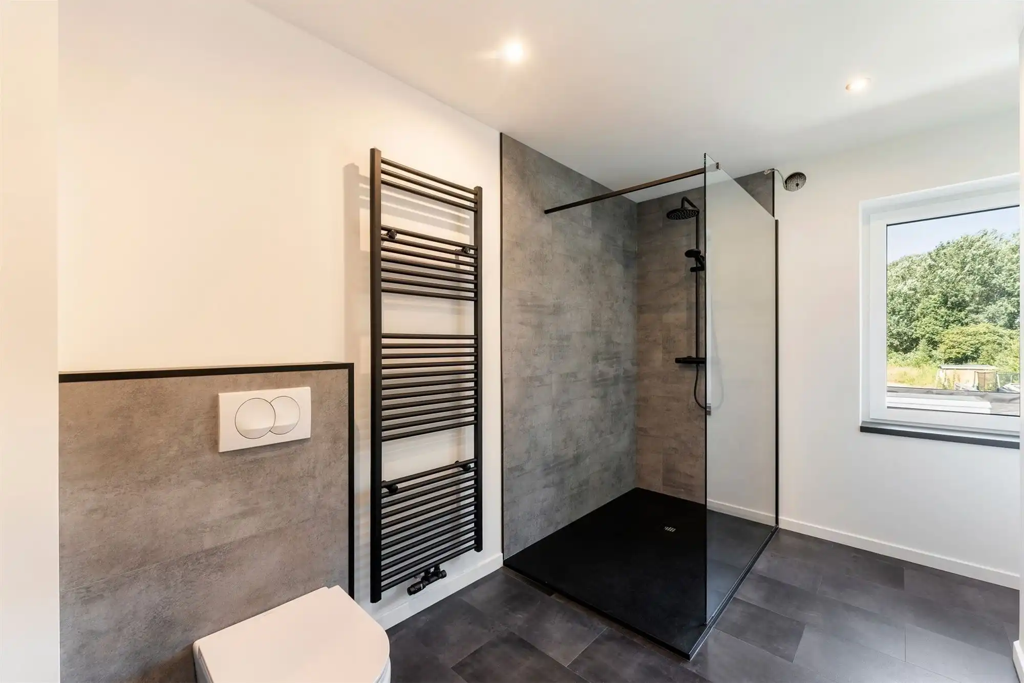 Gerenoveerde woning met oprit en zeer grote tuin foto 15