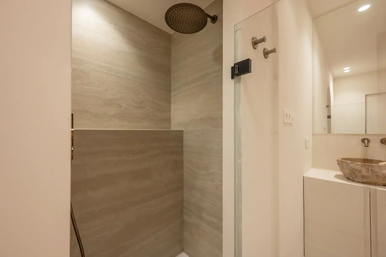 Luxueus 3-slaapkamerappartement met royale gevelbreedte van 6,75 m op de Lippenlsaan. foto 13