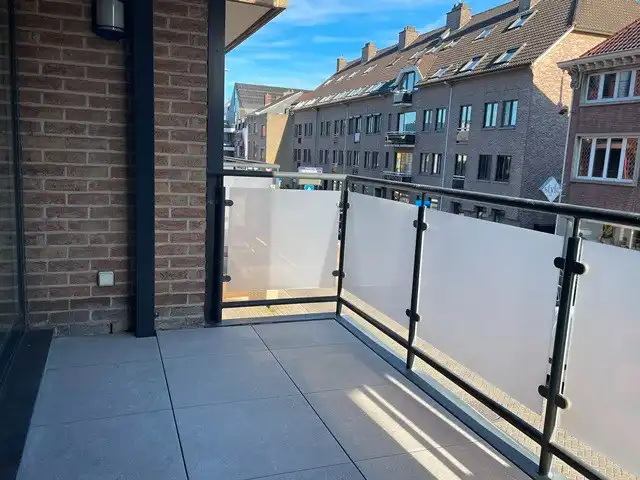 Ruim en energiezuinig appartement met twee terrassen en parking foto 3