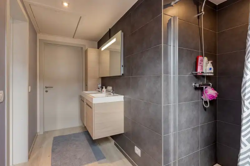 Commercieel pand met woonst en feestzaal op zichtbare locatie te Tielt 🏠 foto 18