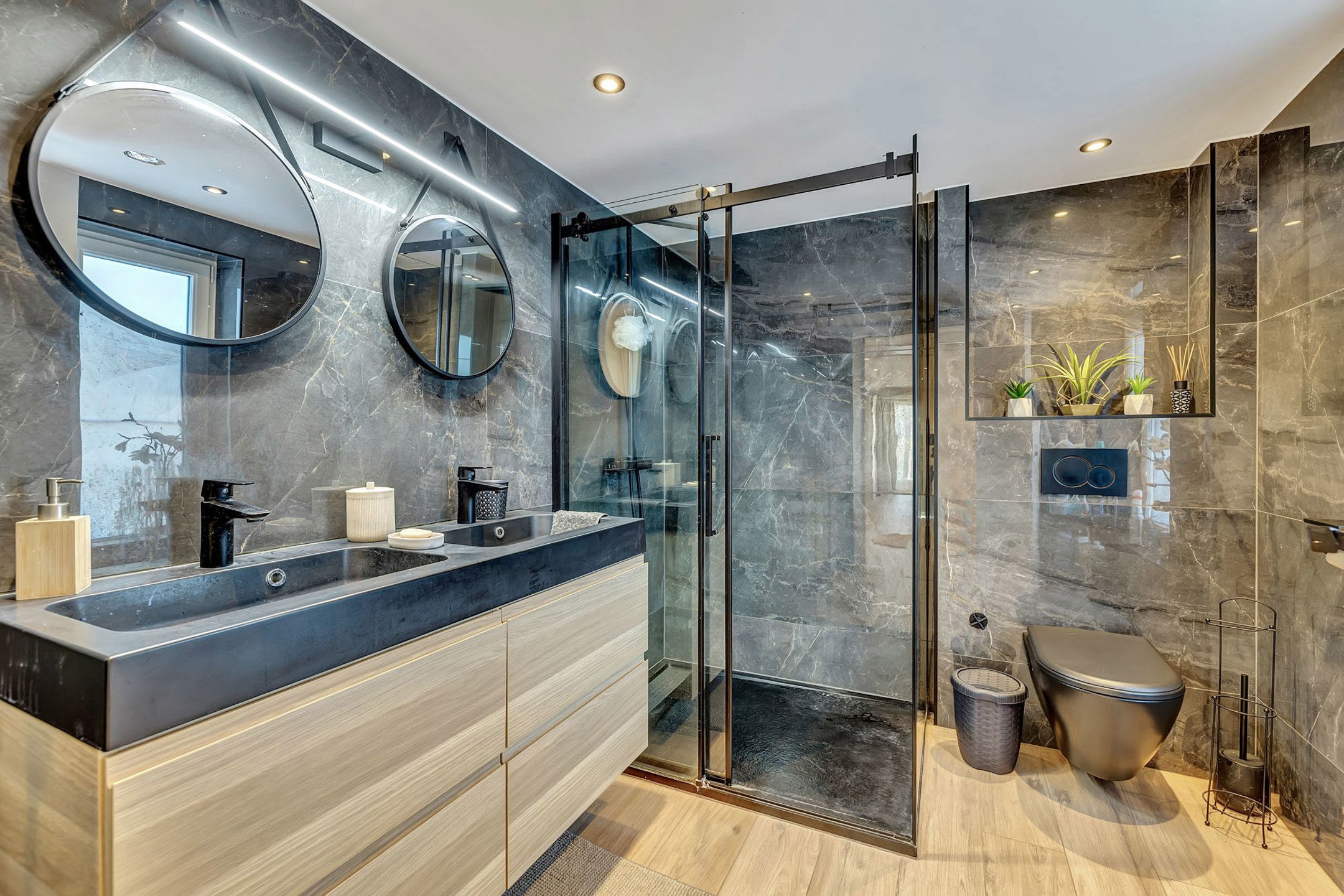 Instapklare woning met ruime tuin en garage foto 21