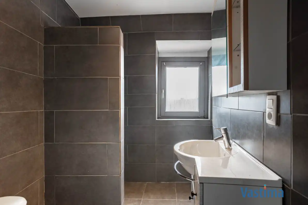 Op te frissen woning met potentieel in Erembodegem foto 15