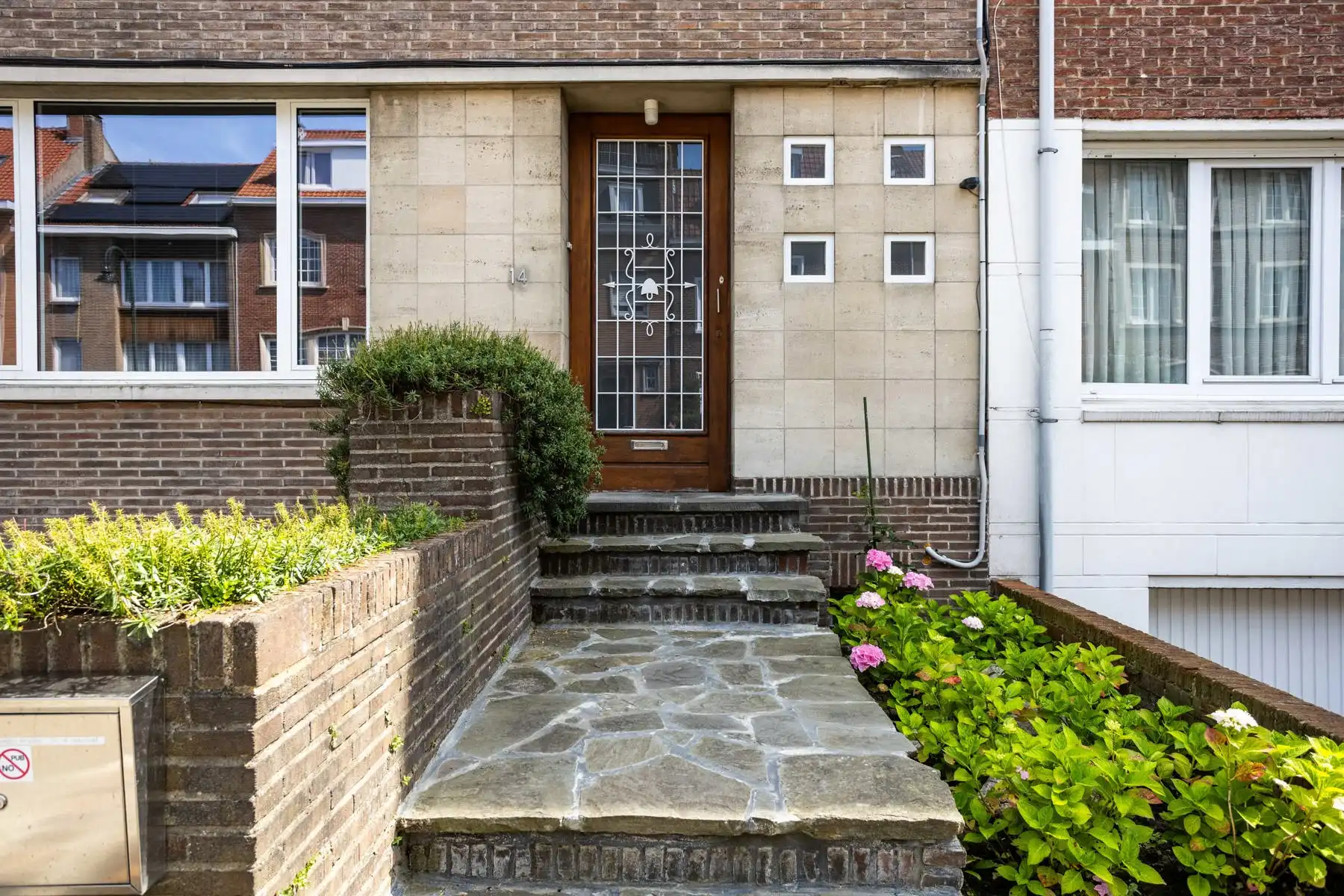 Woning met zuidgerichte tuin en garage in Laken foto 3