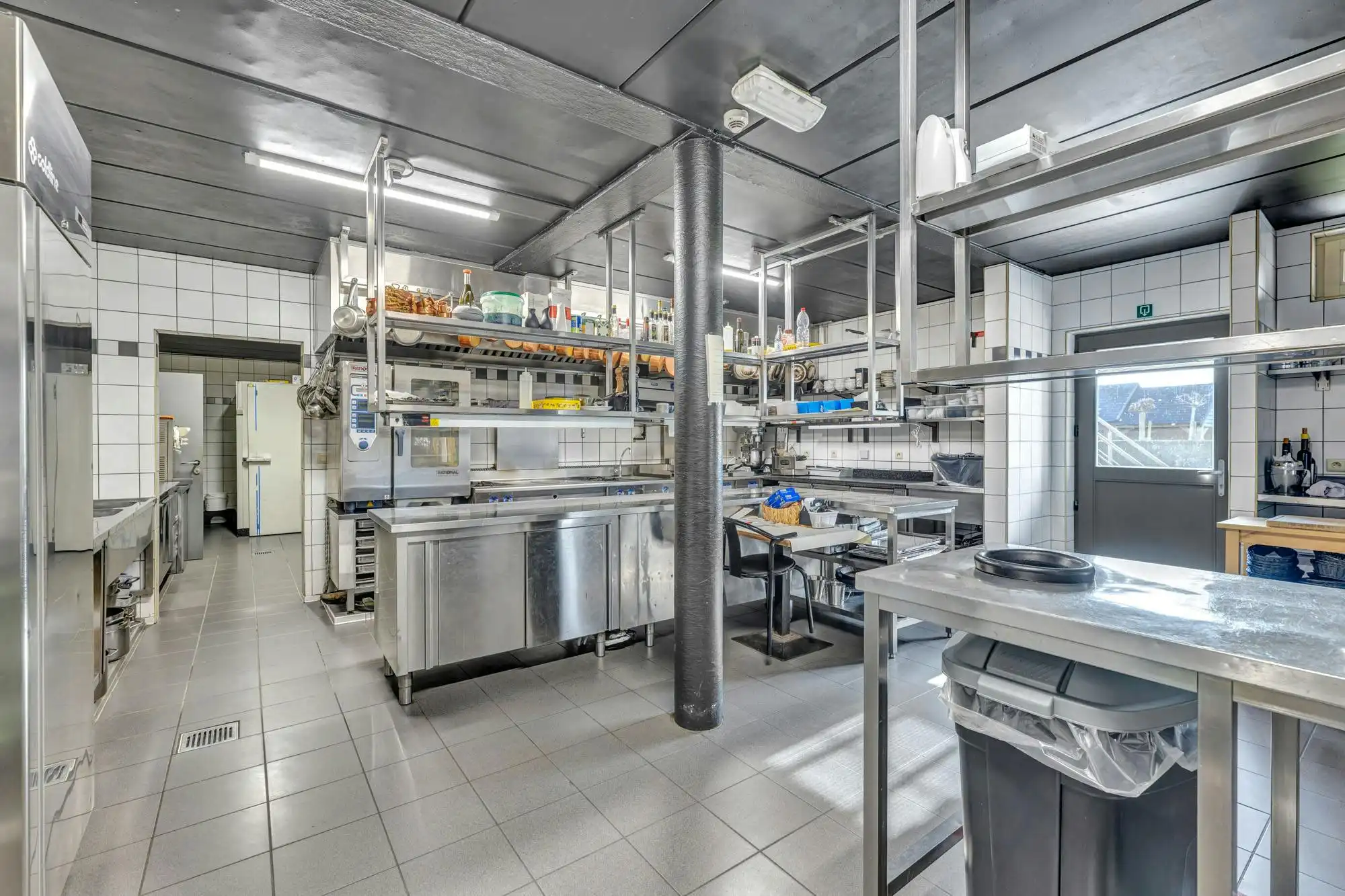 Exclusief en veelzijdig handelspand met woning te Gooik foto 15