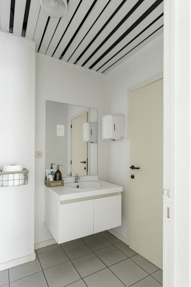 RUIM MULTIFUNTIONEEL BEDRIJFSPAND MET KANTORENCOMPLEX foto 50