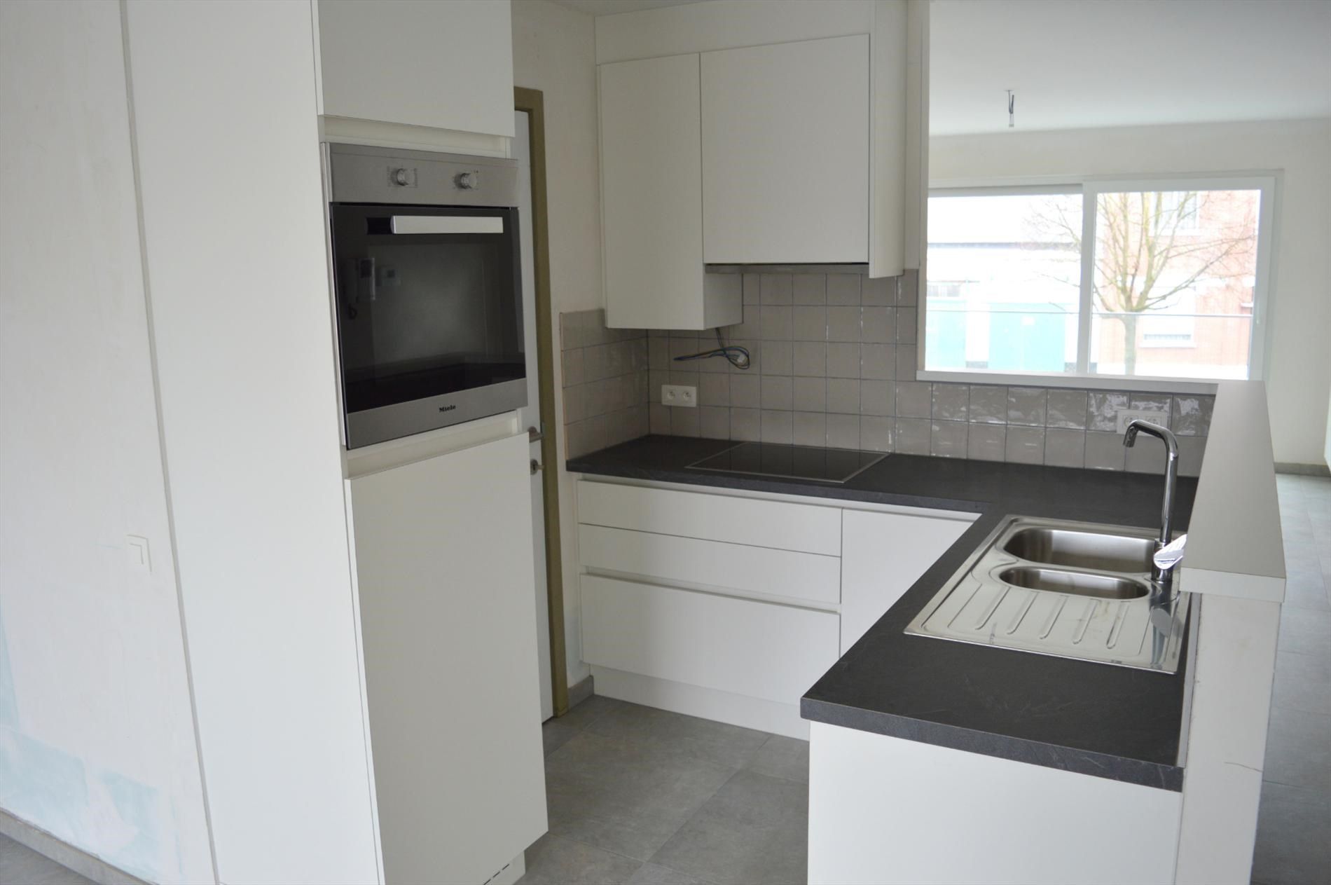 Instapklaar appartement met 2 slaapkamers op de 1e verdieping in Gullegem foto {{pictureIndex}}