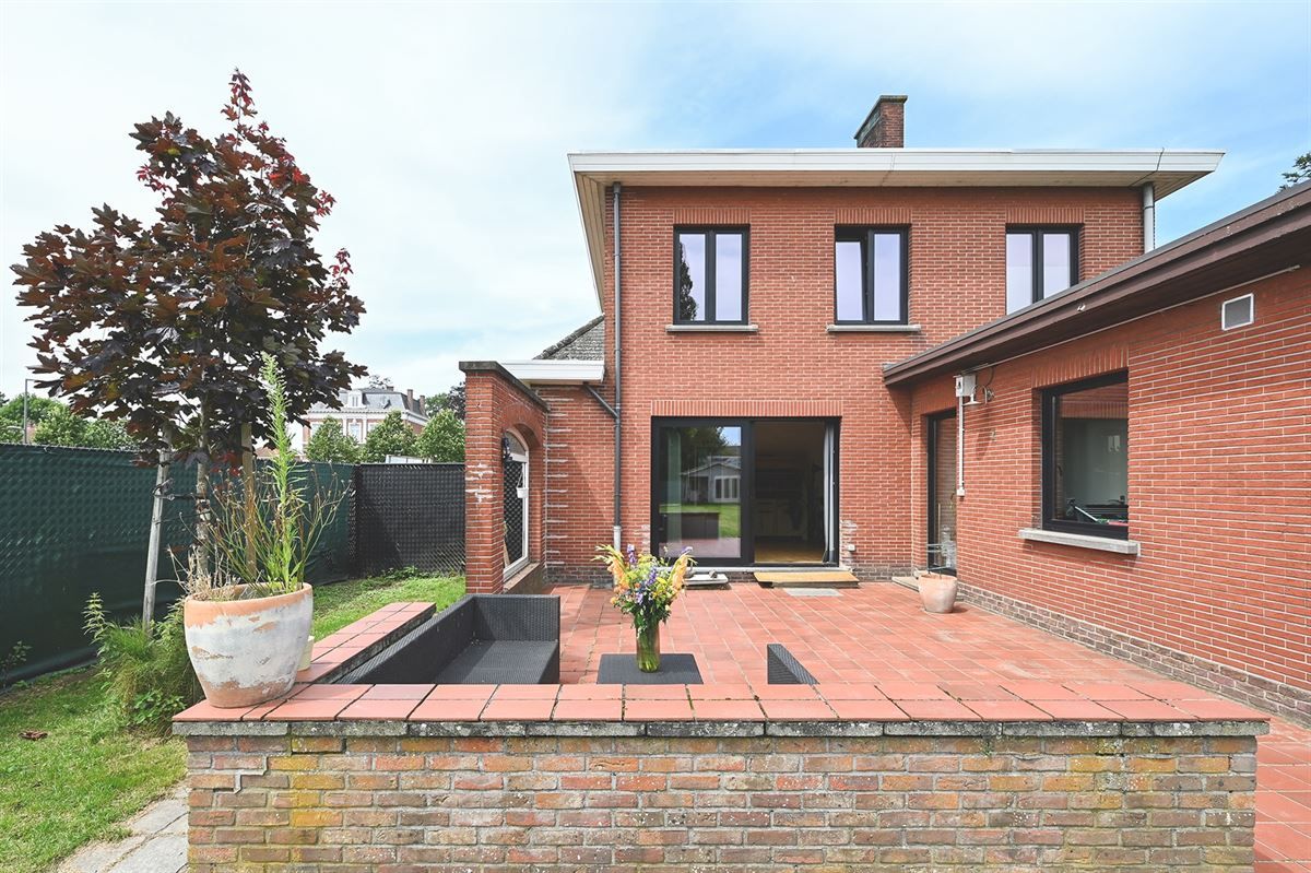 Statige woning op mooi perceel grond foto 16