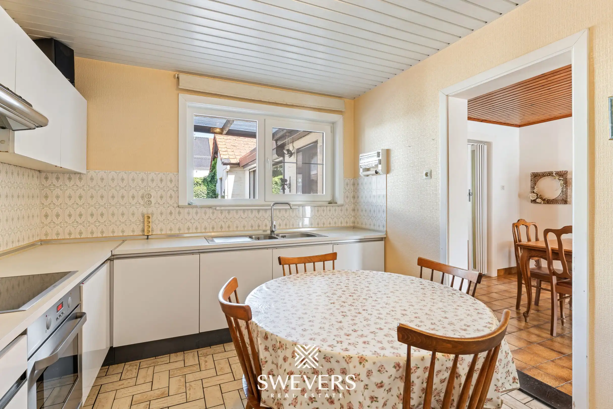 Uitstekend gelegen woning met 4 slaapkamers en mooie tuin foto 10