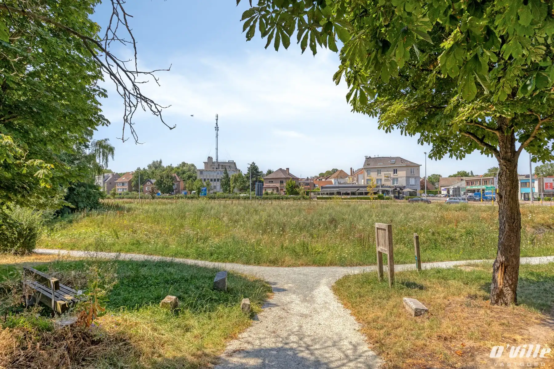 Modern stijlvol appartement strategisch gelegen op 5 km van de NATO foto 2