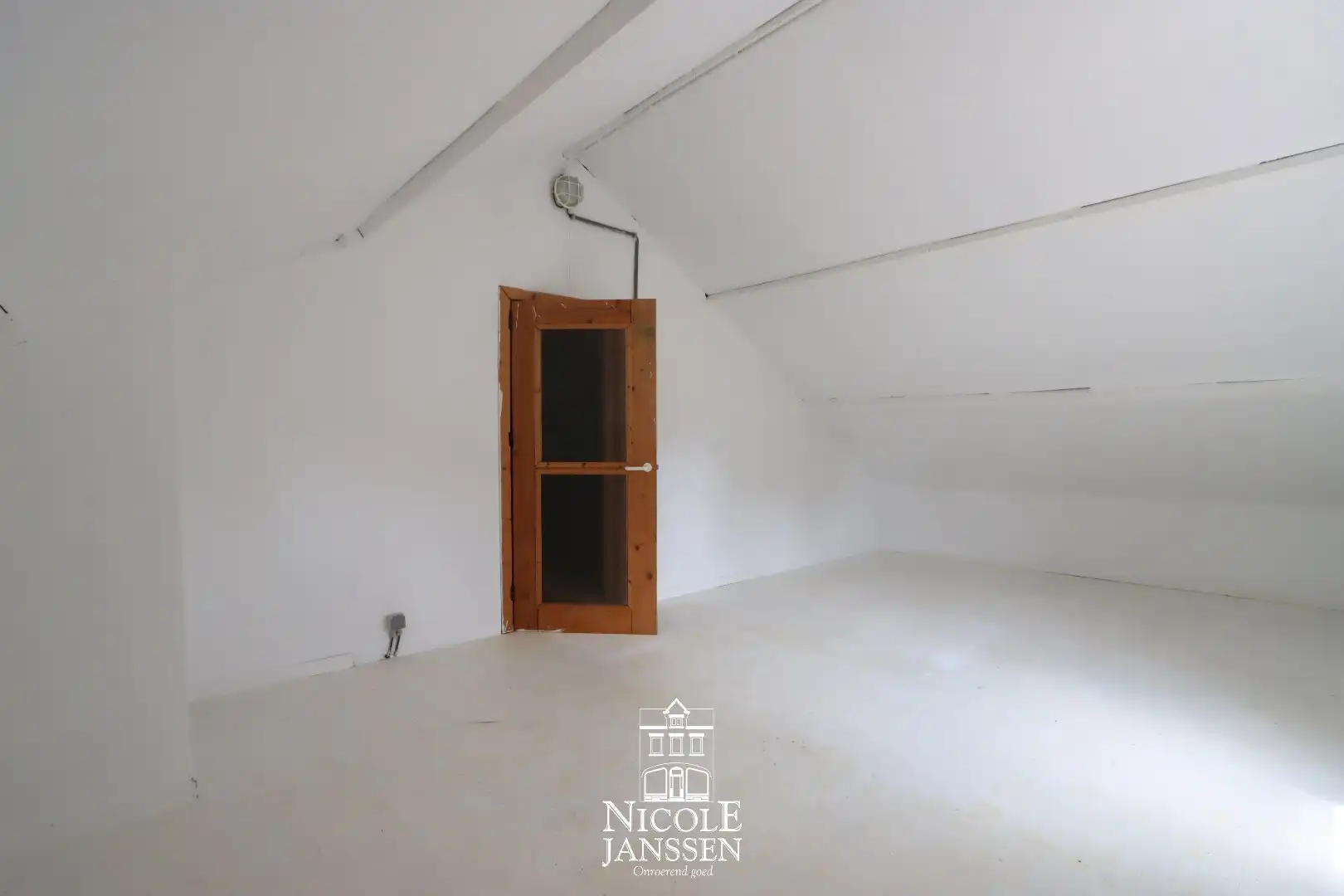 Ruime woning met grote kelder  foto 22