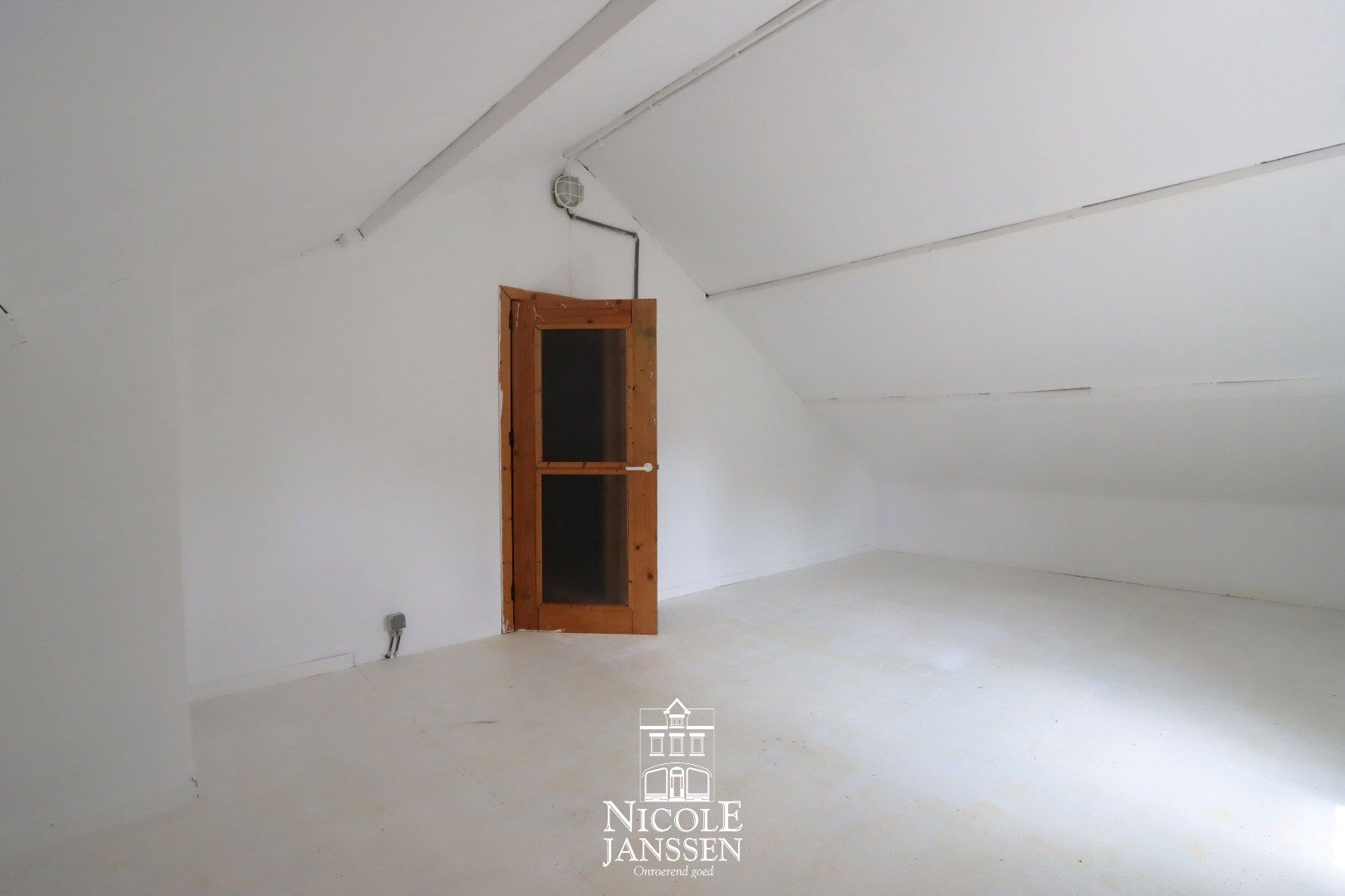 Ruime woning met grote kelder  foto 22