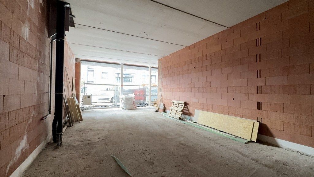 Nieuwbouw winkelruimte te koop op toplocatie in Deinze foto 4