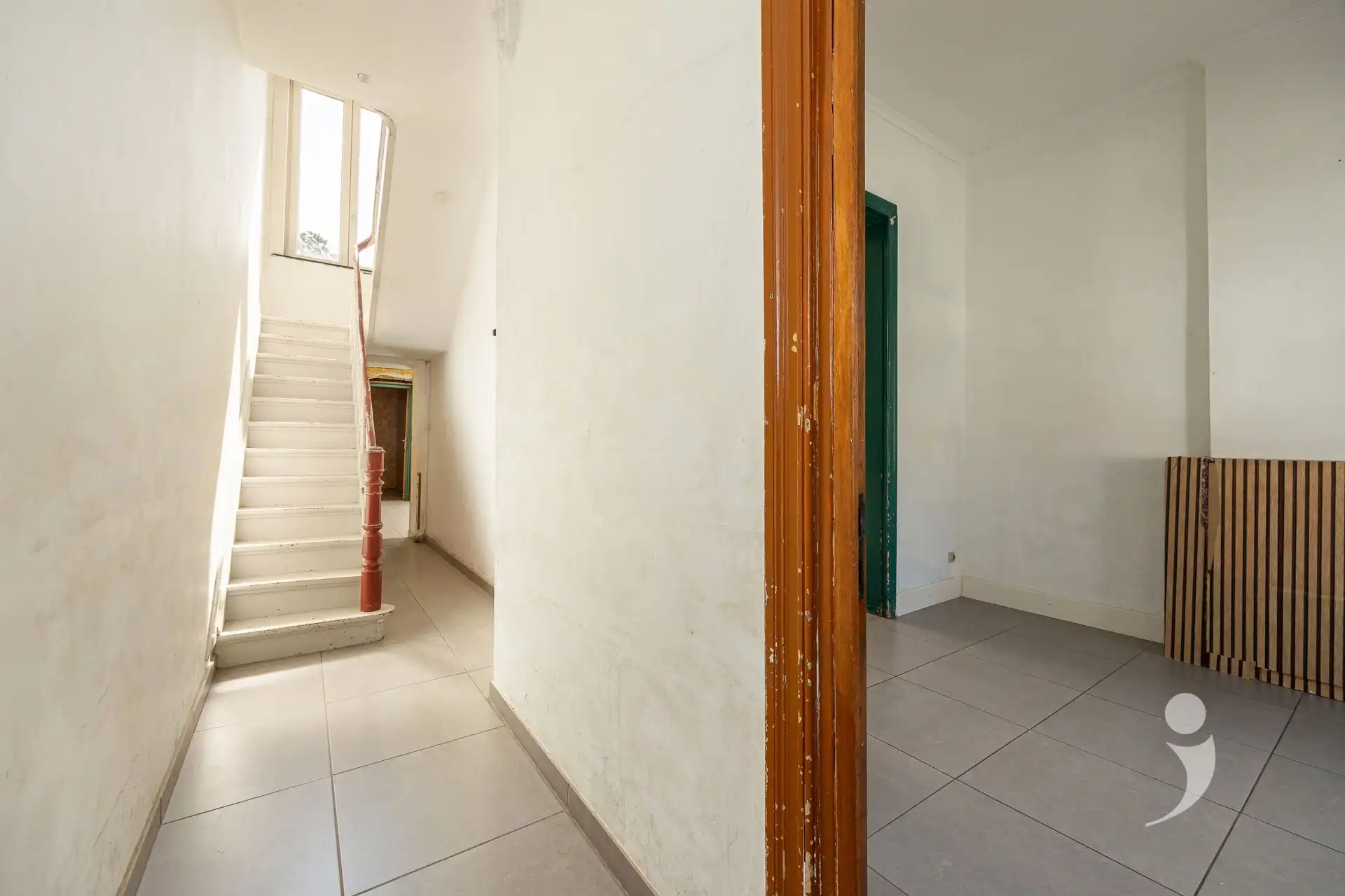 Op te frissen rijwoning met veel karakter (en garage) foto 2