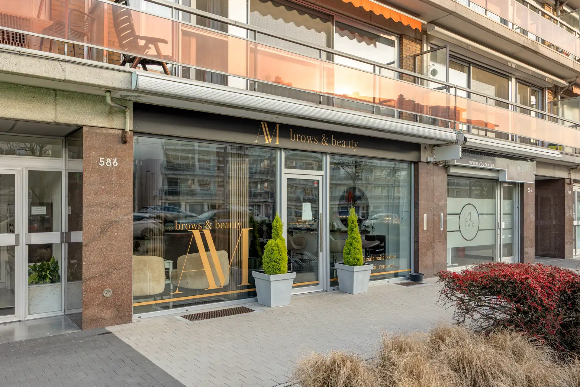 Volledig gerenoveerd beautysalon/kapsalon met 2 parkings foto 14