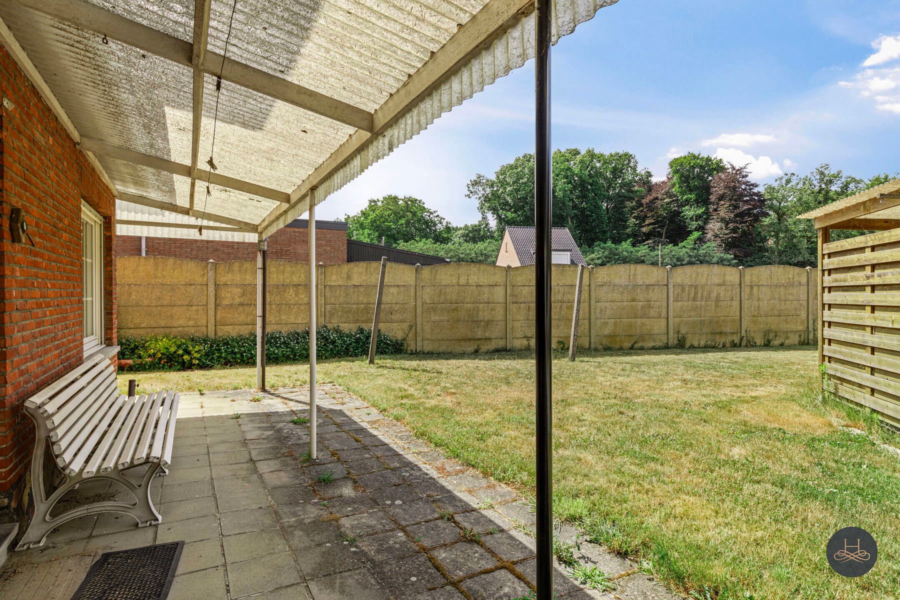 Te renoveren ruime woning met grote tuin en terras foto 20
