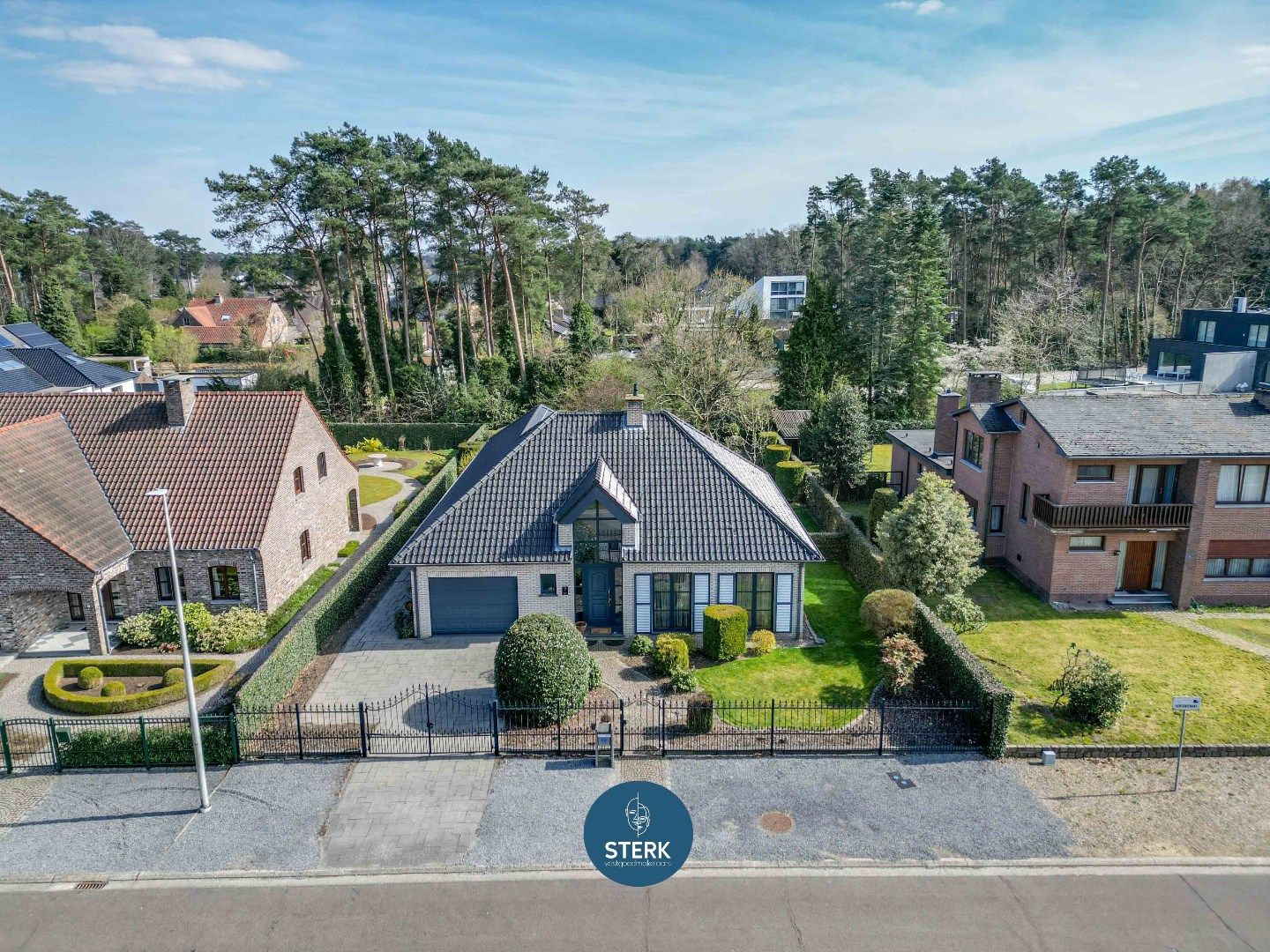 LEVENSBESTENDIGE WONING MET 3 SLPKS OP EEN GUNSTIGE LOCATIE TE MAASMECHELEN ! foto {{pictureIndex}}