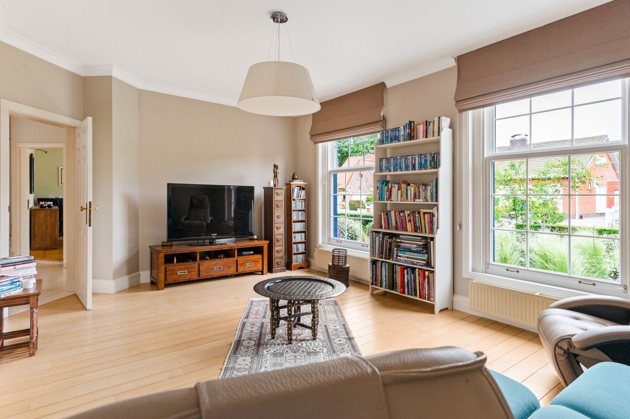 Heel ruime vrijstaande woning op schitterend perceel foto 8