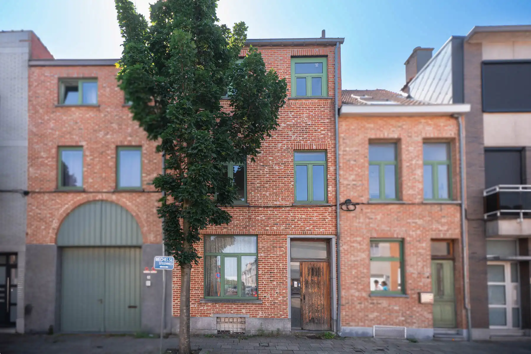 Karaktervolle gesloten bebouwing op toplocatie foto {{pictureIndex}}