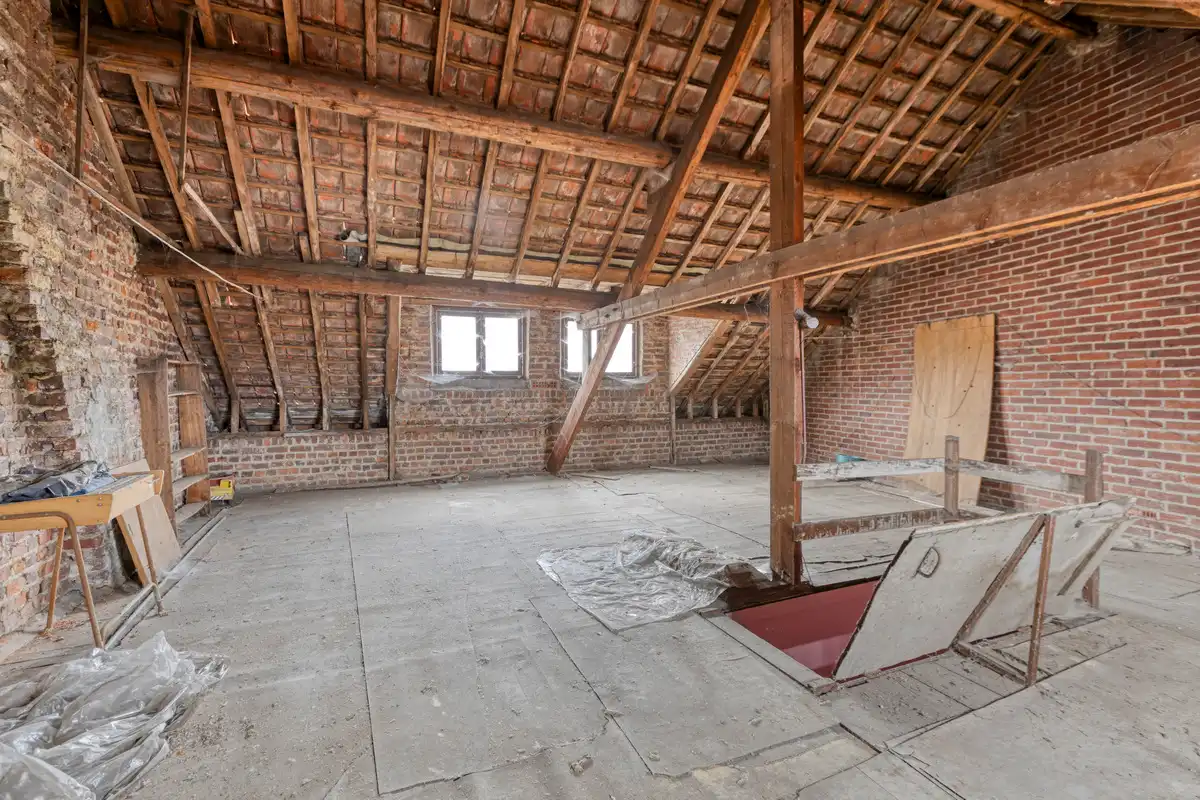 Te renoveren rijwoning in hartje Bilzen foto 23