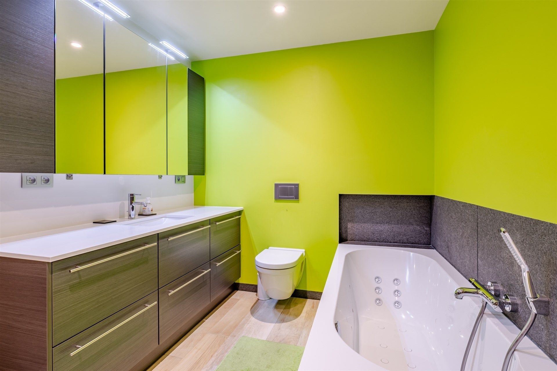 Topper!! Ruime lichtrijke woning, instapklaar! foto 12