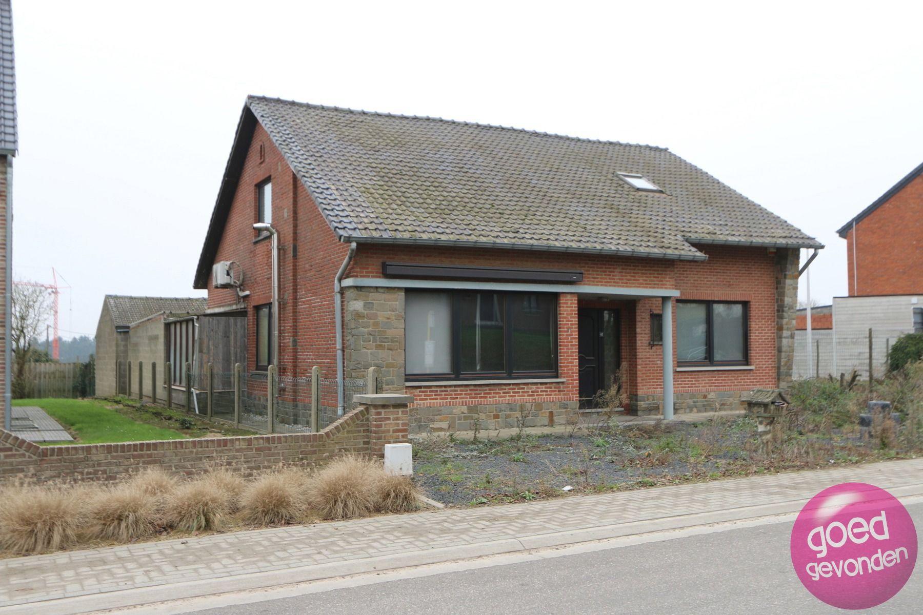 Hoofdfoto van de publicatie: HUIS MET ATELIER - 3 tot 4 SLK - TUIN - TERRAS - GARAGE