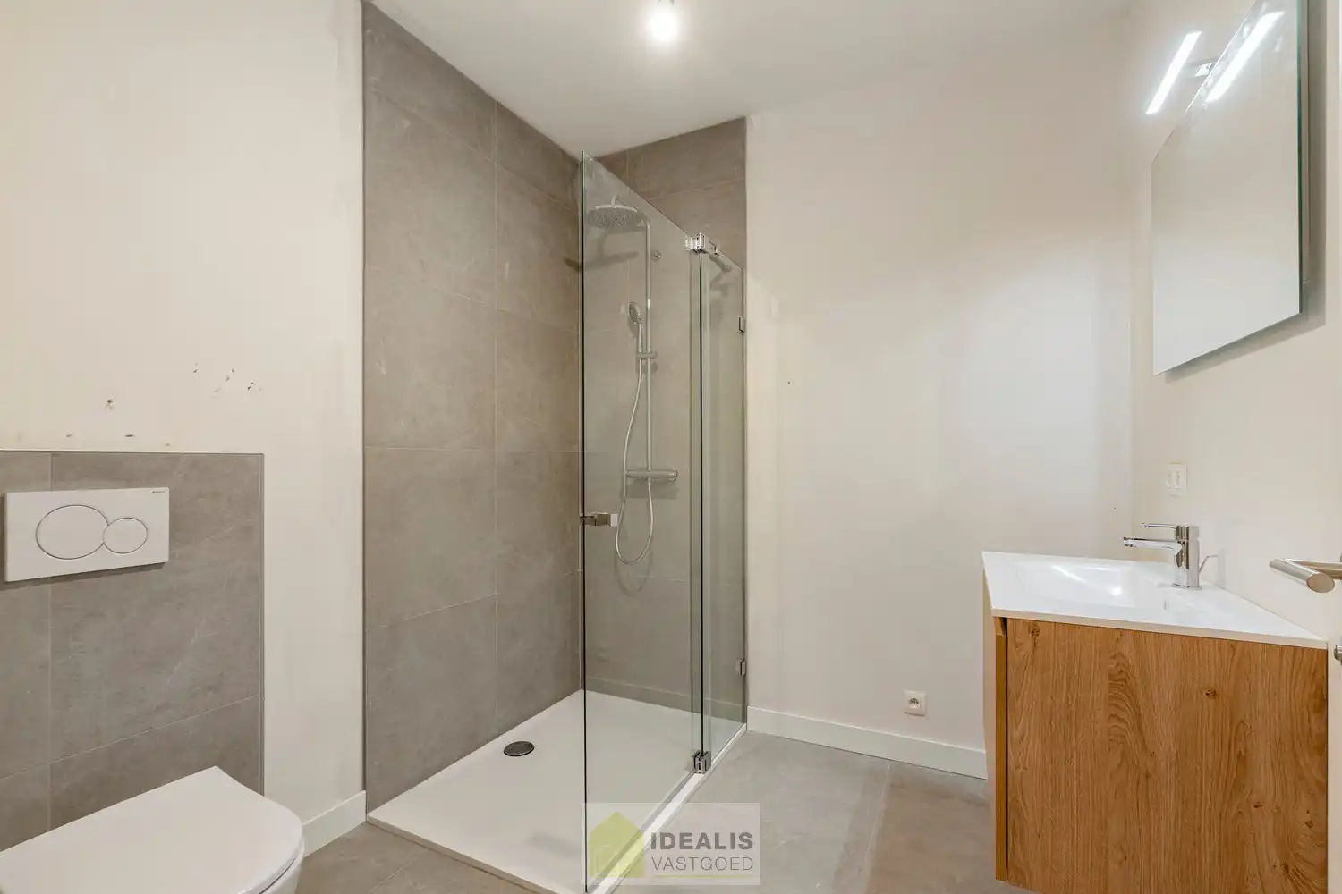 GELIJKVLOERS NIEUWBOUWAPPARTEMENT MET 1 SLAAPKAMER, KELDERBERGING EN EEN ONDERGRONDSE AUTOSTANDPLAATS foto 11