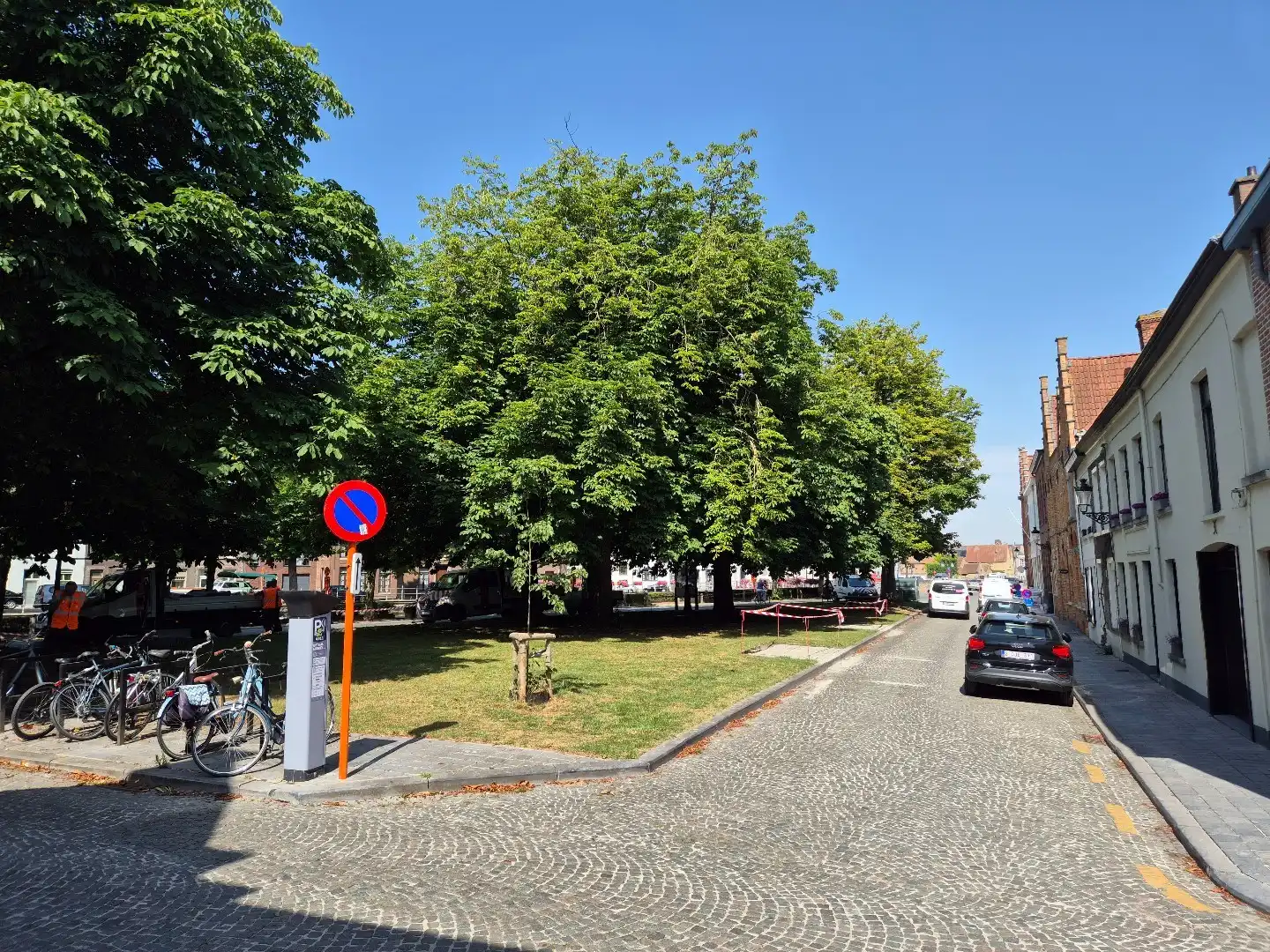 Brugge: te vernieuwen woning met garage foto 8