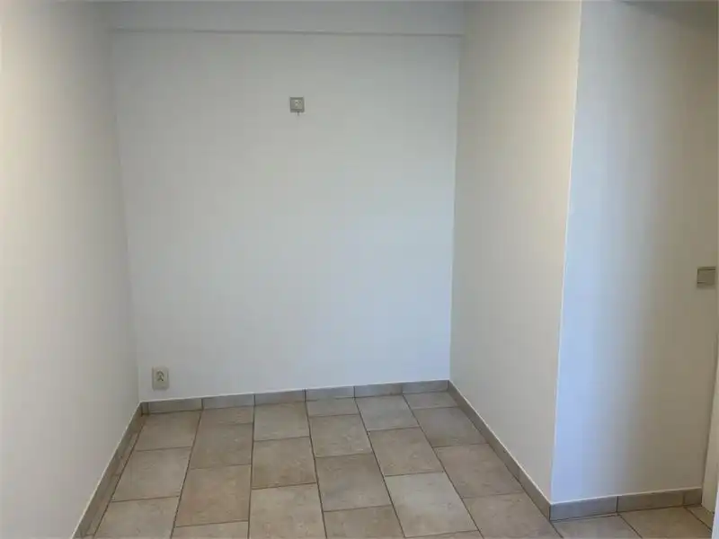 Ruim en lichtrijk appartement met 2 slaapkamers te huur in centrum Izegem foto 9