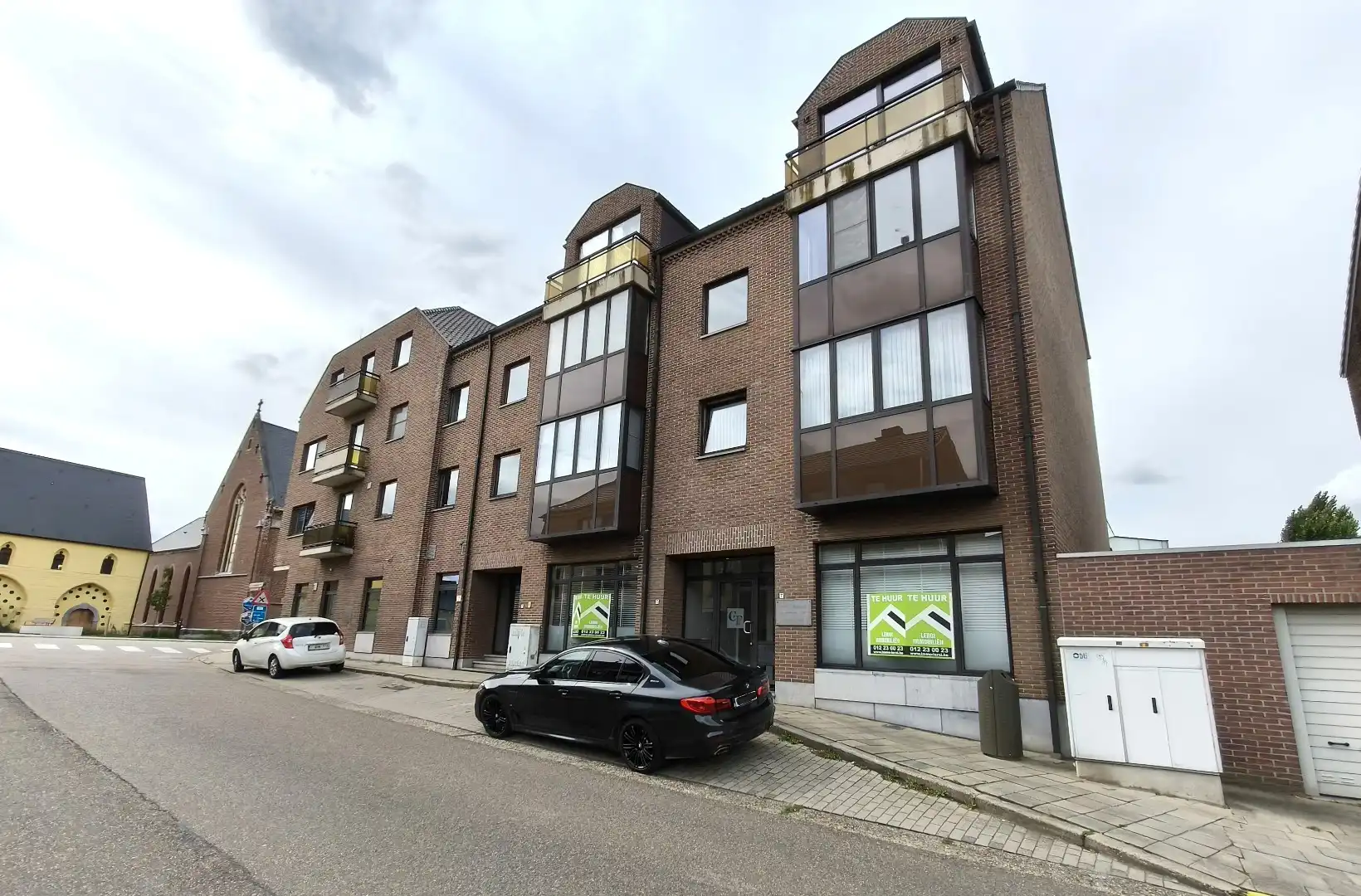 Modern en instapklaar kantoor (264 m²) in het centrum van Borgloon – inclusief 9 parkeerplaatsen foto 15