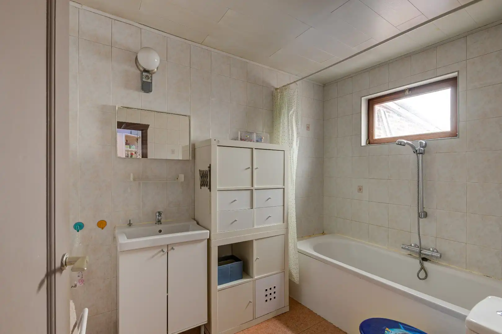 Op te frissen woning, 3 slaapkamers en grote tuin. foto 8