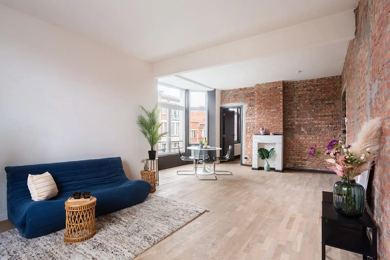 Lichtrijk hoek appartement met karakter!  foto 4