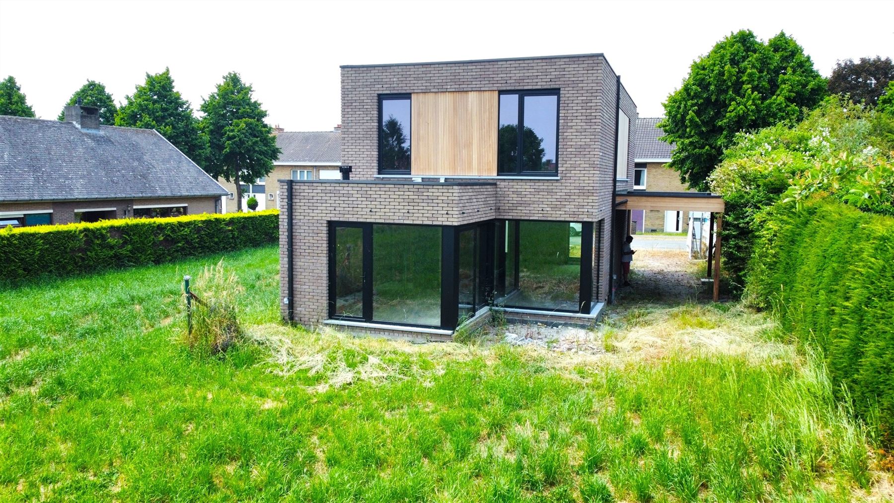 Energiezuinige nieuwbouwwoning met carport in groene omgeving foto 1