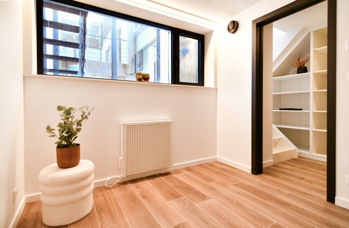 Prachtig gerenoveerd appartement met twee slaapkamers en ruime terrassen op de Zeedijk van Koksijde! foto 4