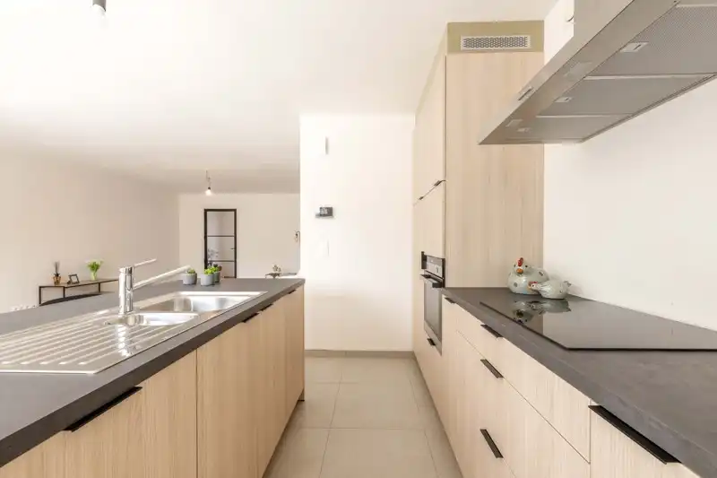 Prachtige, verrassend ruime nieuwbouwwoning met 3 slaapkamers én inpandige garage te koop in Dentergem! foto 9