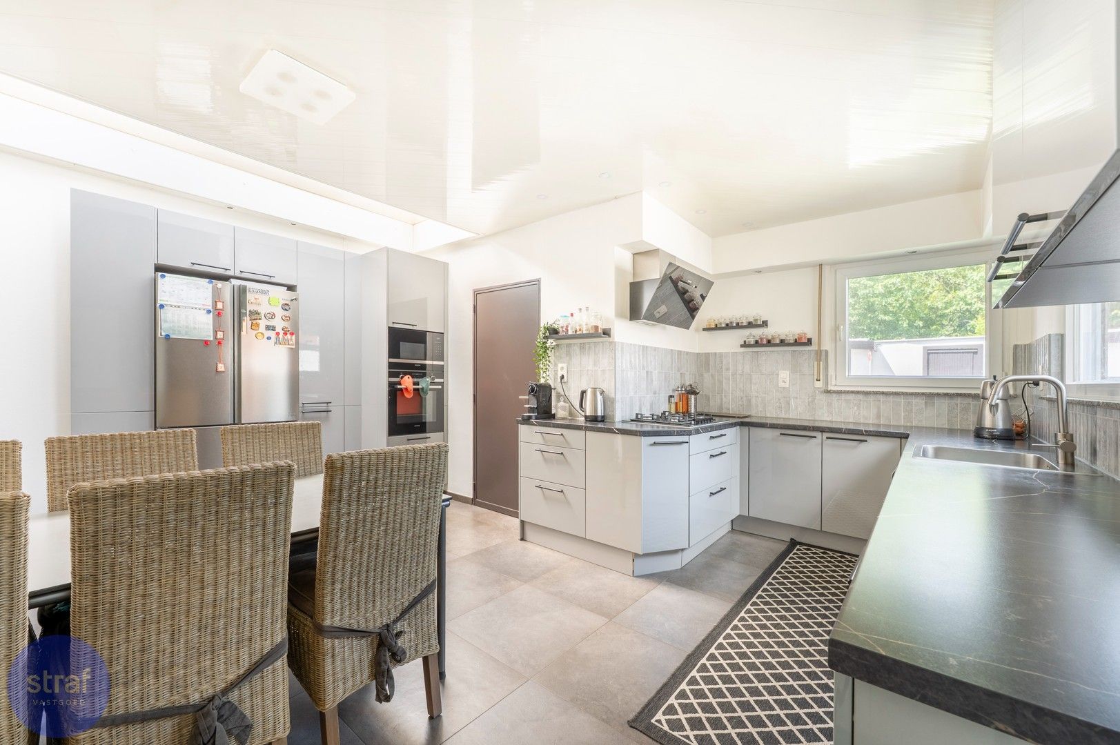 Enorme rijwoning met 6 slaapkamers én een zwembad foto 6