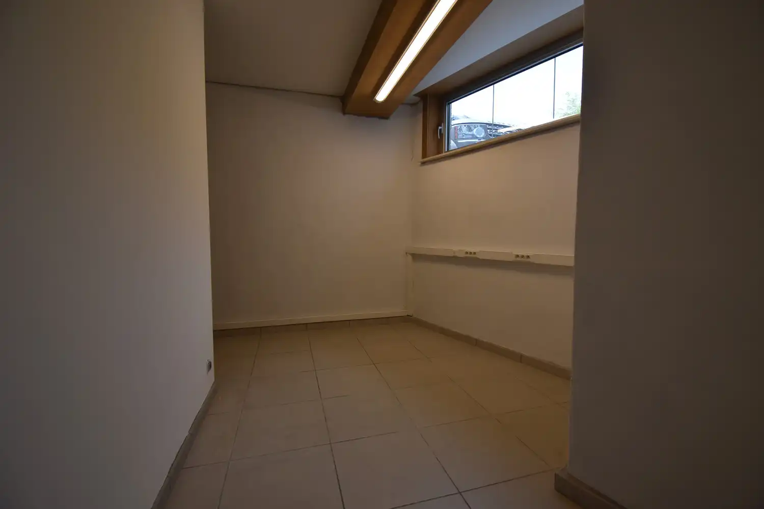 Ruime woning met praktijkruimte te Ruiselede. foto 22