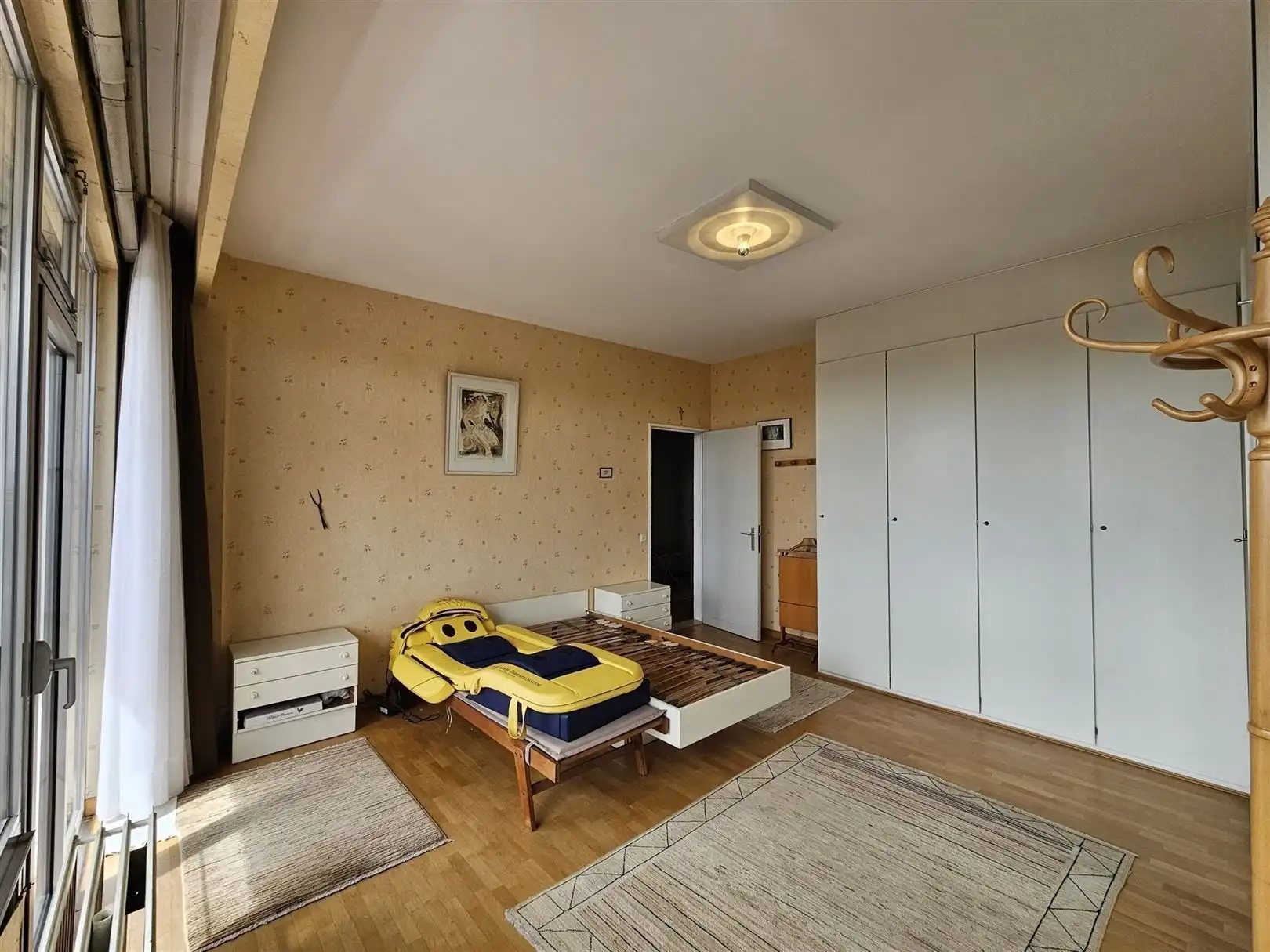 Ruim appartement met 4 slpks, terras en garagebox. foto 10