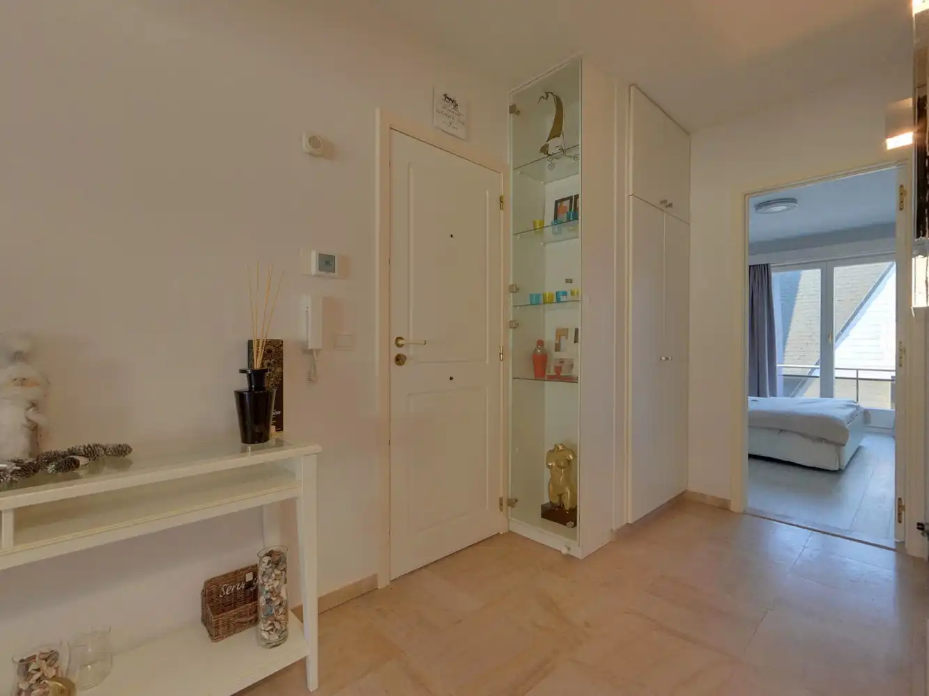 Lichtrijk en gemeubeld 2-slaapkamer appartement in Duinbergen foto 7