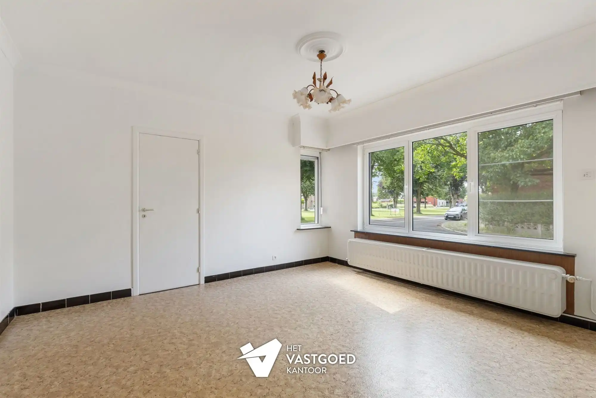 OP TE FRISSEN OPBRENGSTEIGENDOM MET 2 VERSCHILLEDE HUISNUMMERS EN RUIME BIJHORENDE VERGUNDE GARAGE TE HECHTEL foto 10