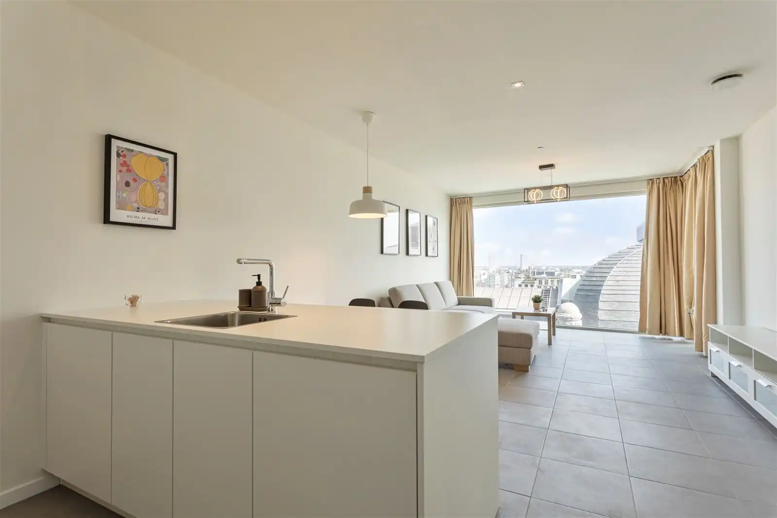 Gemeubeld 1 slaapkamer appartement op toplocatie in de nieuwe Antwerp Tower! foto 4