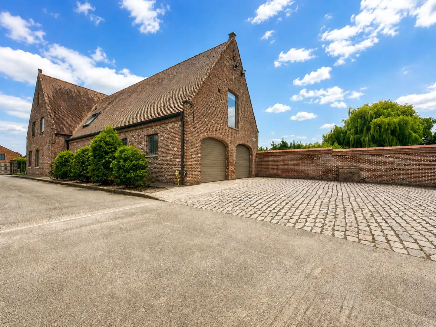 Statige villa met loods op groot perceel, buitenkans! Ruddervoorde (Waardamme) foto {{pictureIndex}}