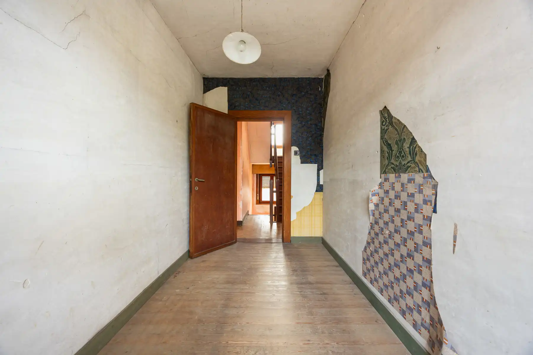 Te renoveren halfopen bebouwing met 3 slaapkamers in het centrum van Merksplas.  foto 12