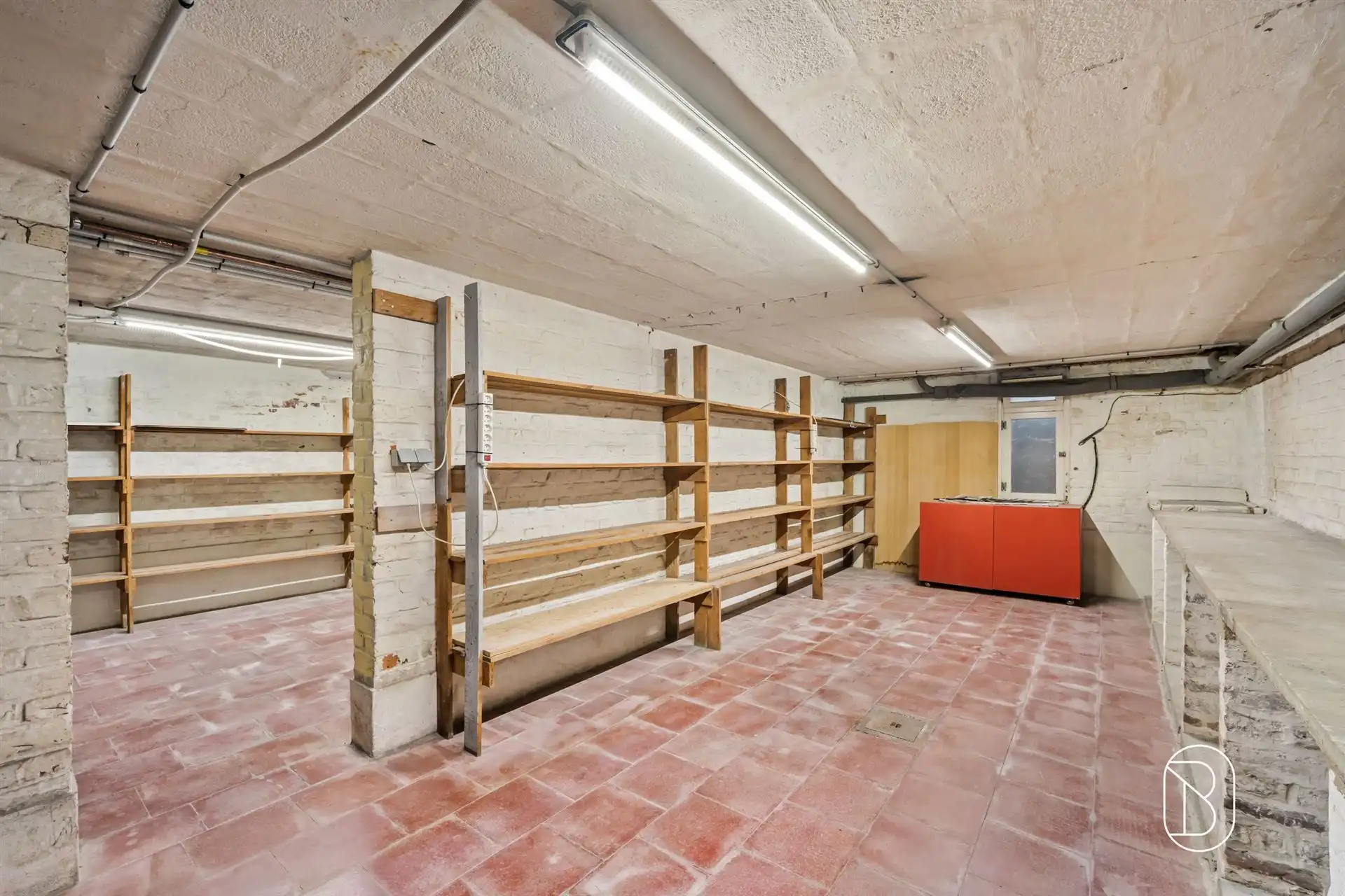 Groot huis met opslagruimte in het hart van Moeskroen foto 6