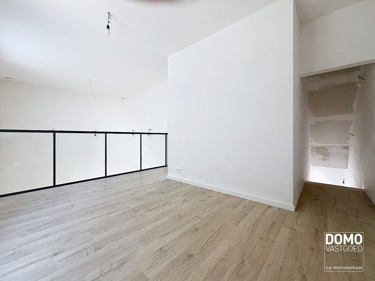 PRACHTIG GERENOVEERDE, LICHTRIJKE WONING MET 3 SLAAPKAMERS, 2 BADKAMERS, EEN ZONNIGE TUIN EN 2 PARKEERPLAATSEN TE GINGELOM (MIELEN-BOVEN-AALST)   foto 20