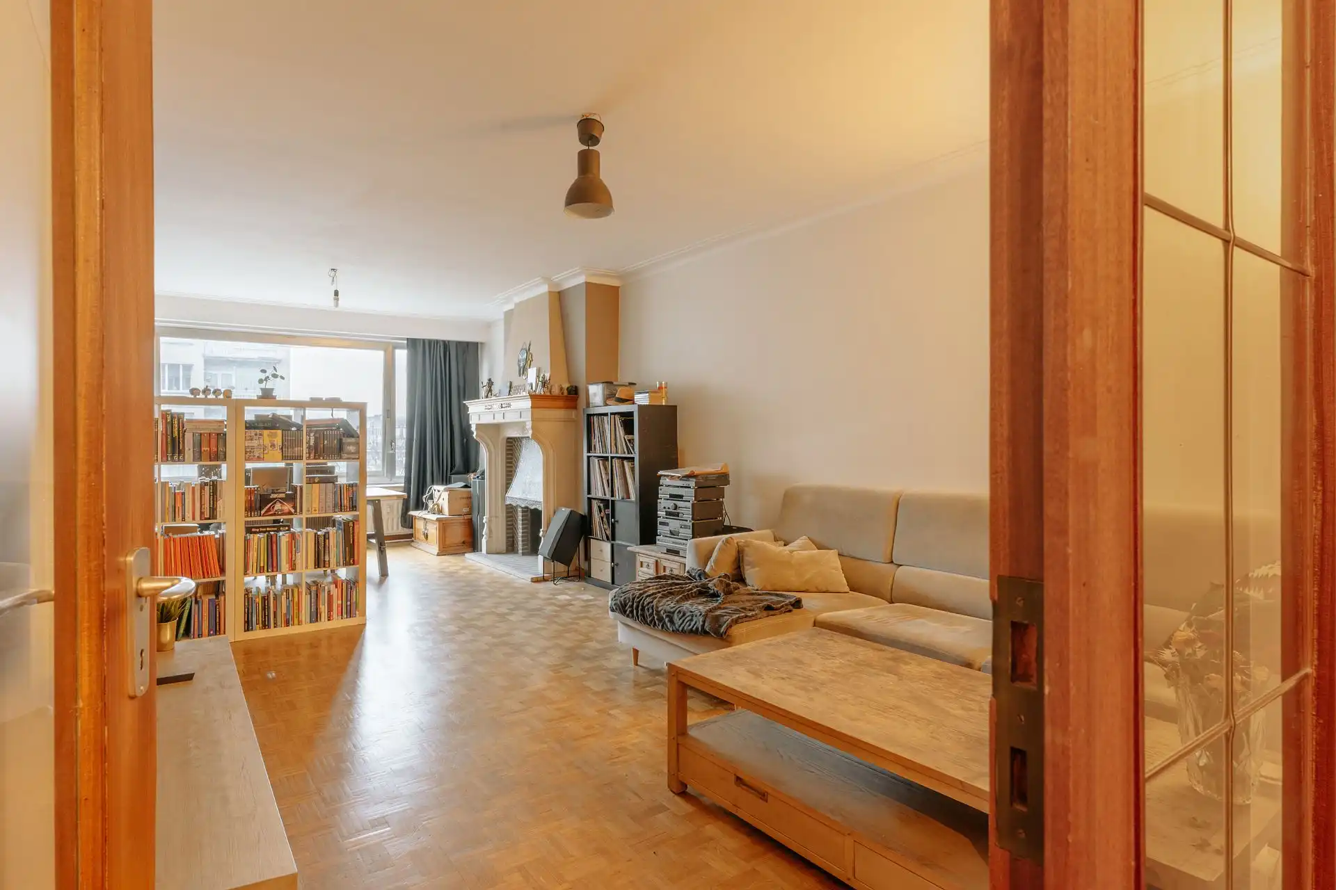 Karaktervol appartement met 2 kamers en dressing-bureau foto 4