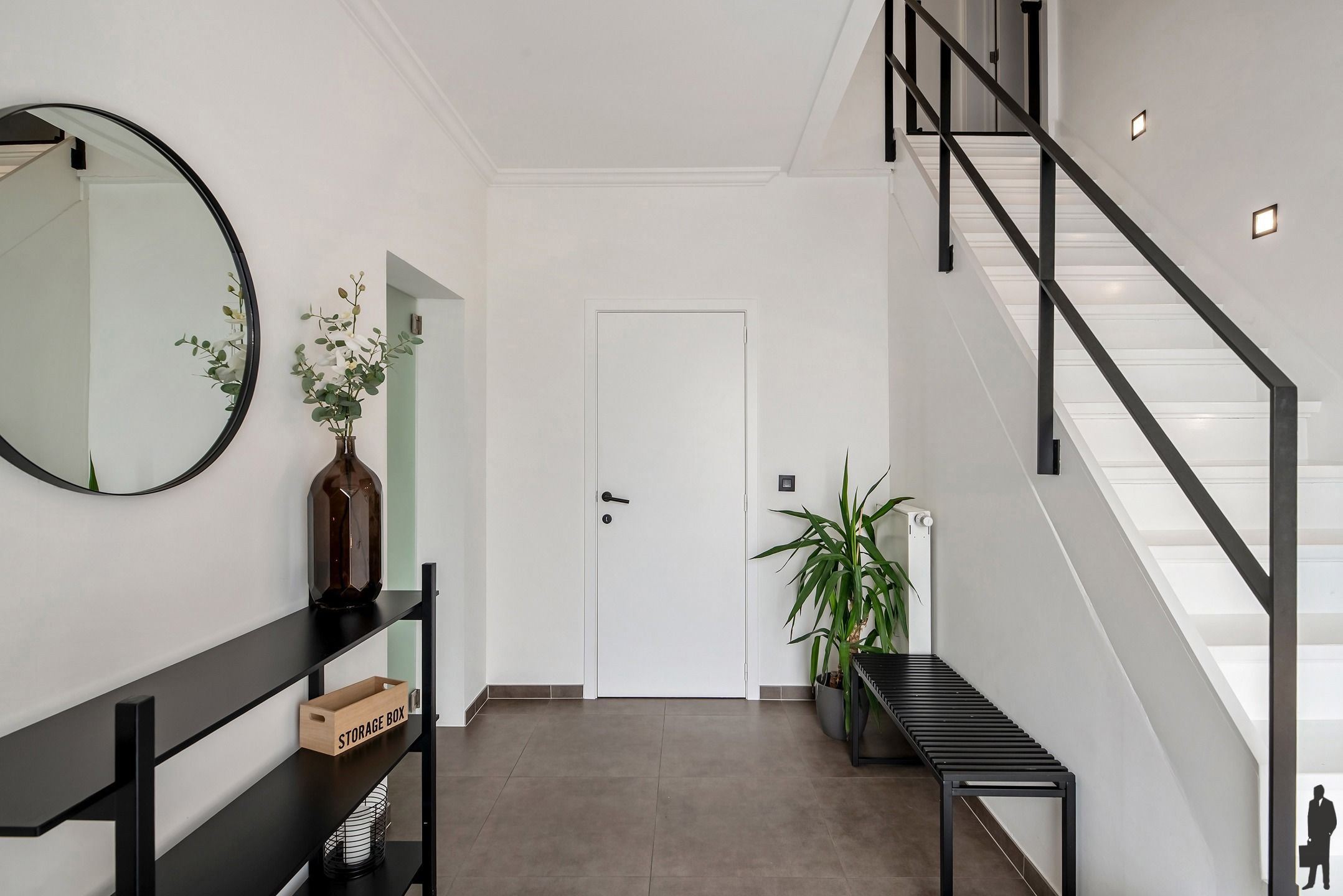 Knap gerenoveerde gezinswoning met 4 slaapkamers en praktijkruimte/kantoor. foto 3